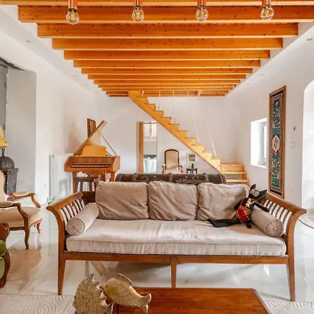 Traditional Luxury Villa Retreat In Pidasos