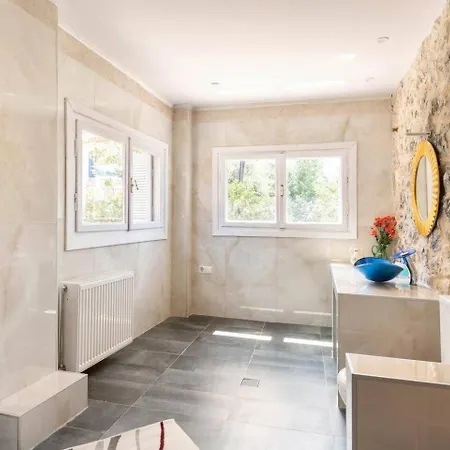 Traditional Luxury Villa Retreat In Pidasos Villa