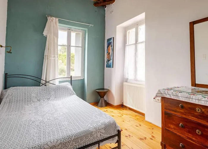 Traditional Luxury Retreat In * Pidasos