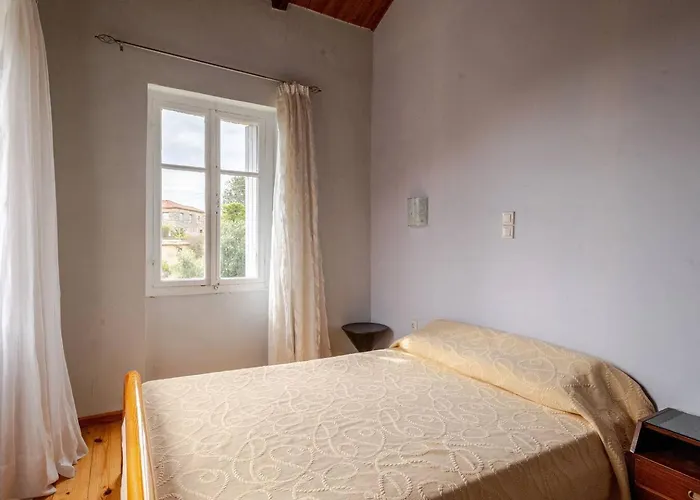 Traditional Luxury Retreat In *