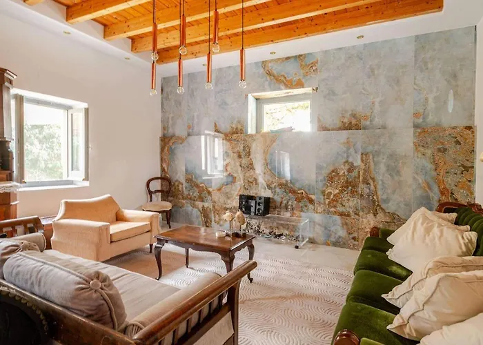 Traditional Luxury Retreat In Pidasos