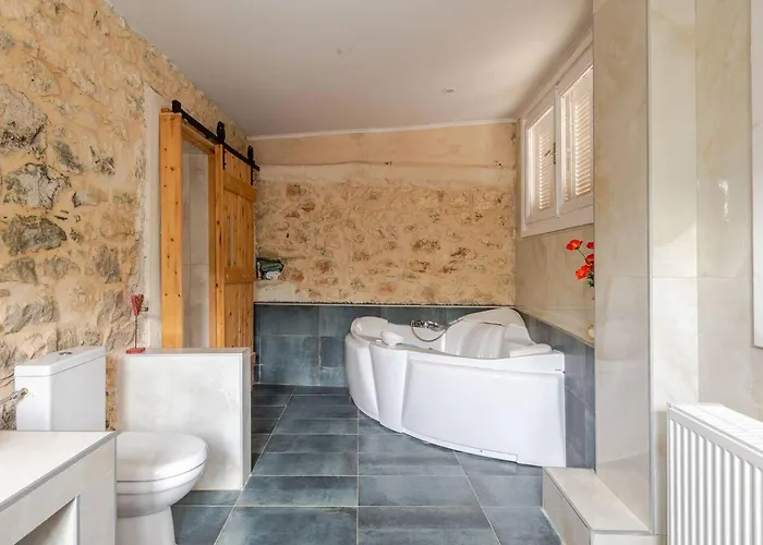 Traditional Luxury Retreat In * Pidasos