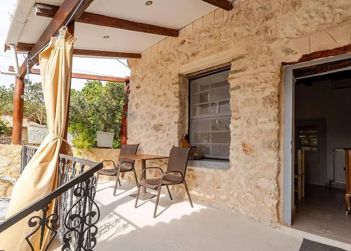 Traditional Luxury Retreat In * Pidasos