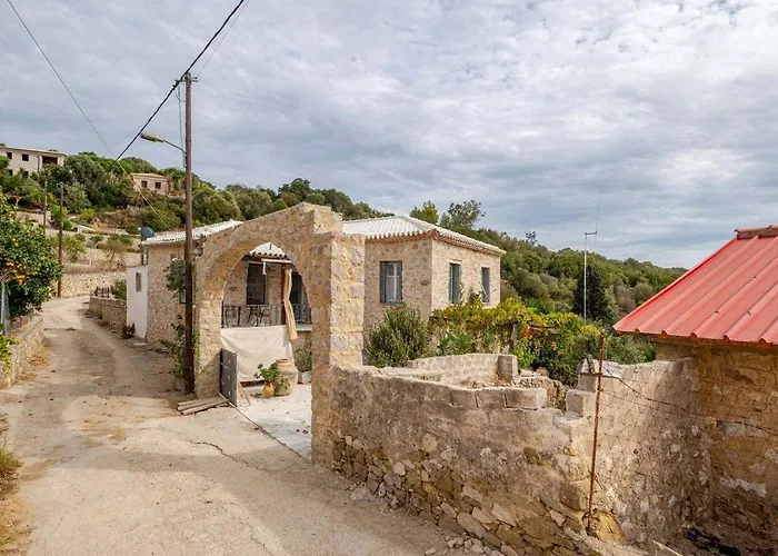 Traditional Luxury Retreat In