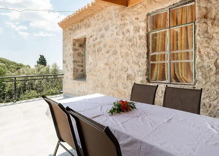 Traditional Luxury Retreat In