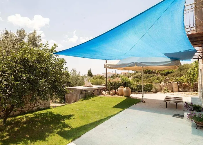 Traditional Luxury Retreat In